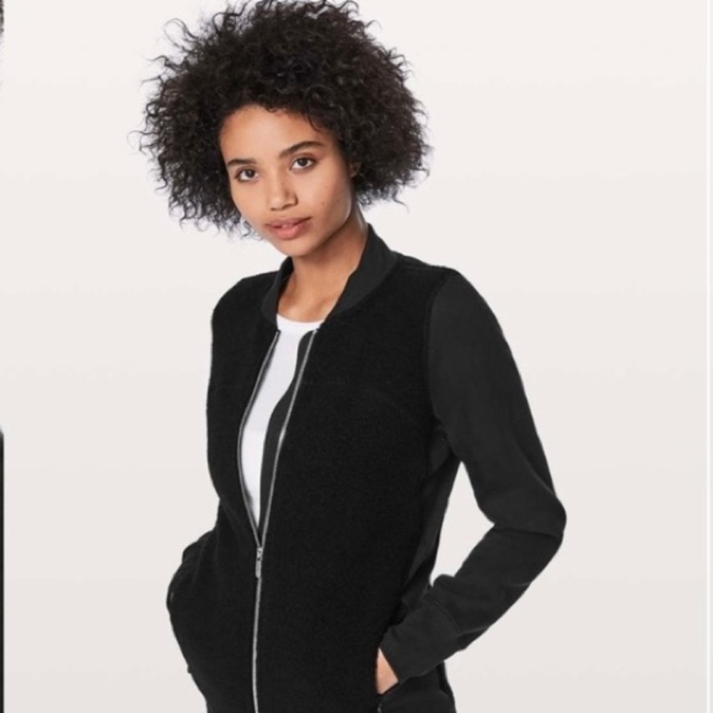 Lululemon Stand Out Sherpa jacket in black-size 6
